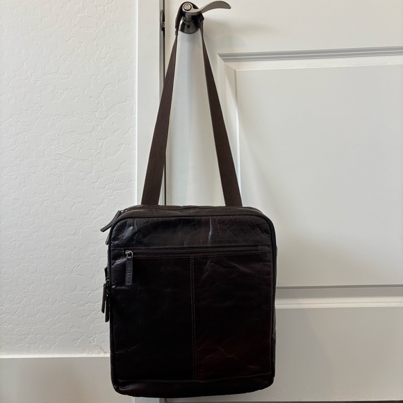 Jack Georges Voyager Professional Backpack in brown hand-stained buffalo leather - Picture 10 of 15